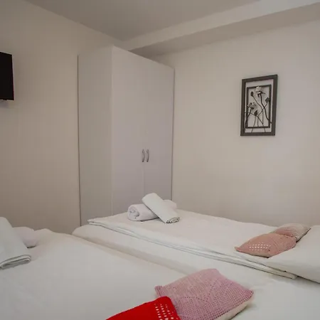 Downtown Private * Split