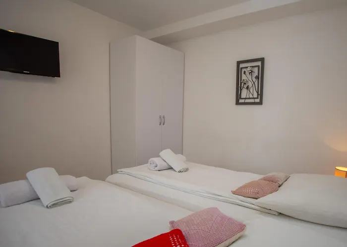 Downtown Private * Split