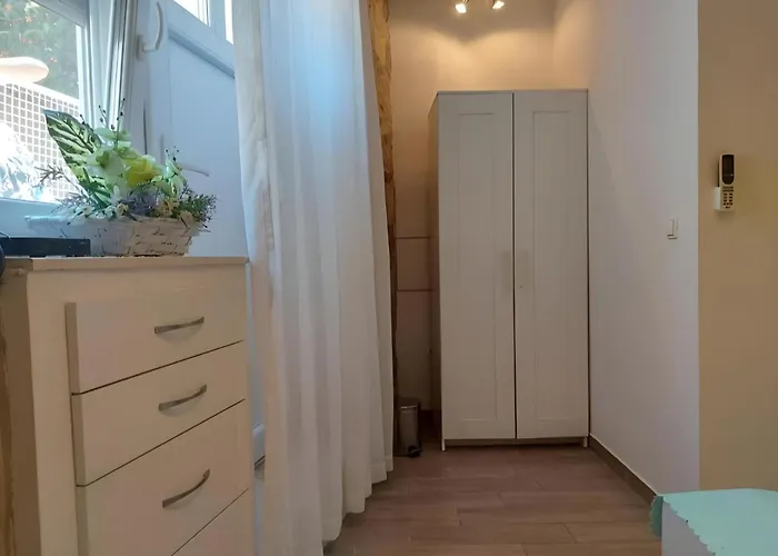 Апартаменты Downtown Private